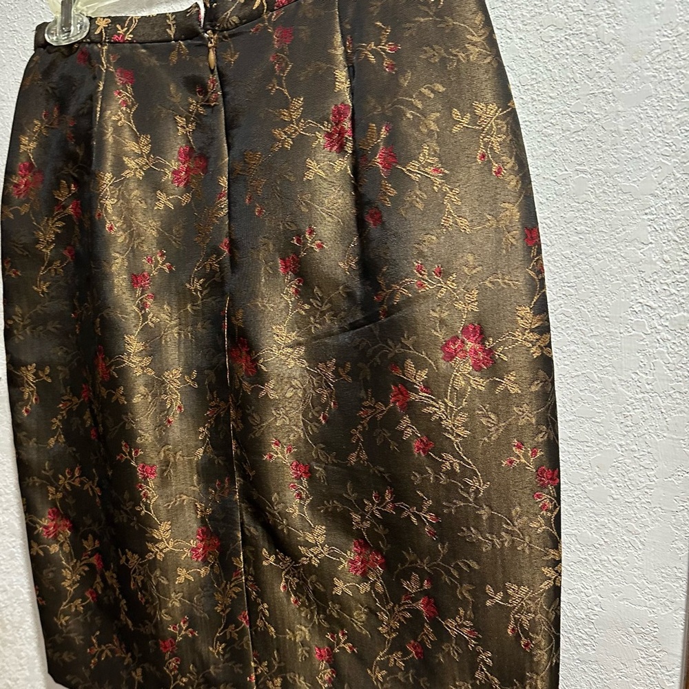 Elegant Floral Patterned Pencil Skirt - Picture 1 of 4